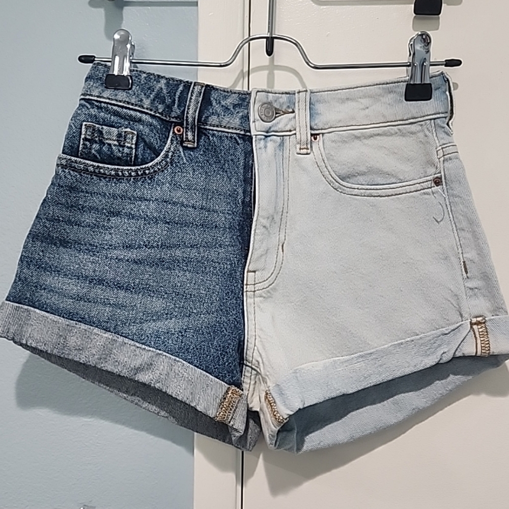 PacSun Two Tone Denim Mom Shorts Cuffed Light Wash & Blue Denim Size 22